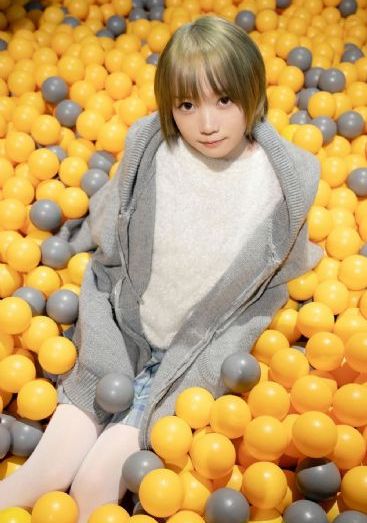 隔壁房间里有个日本女孩很开放_普通话在线观看